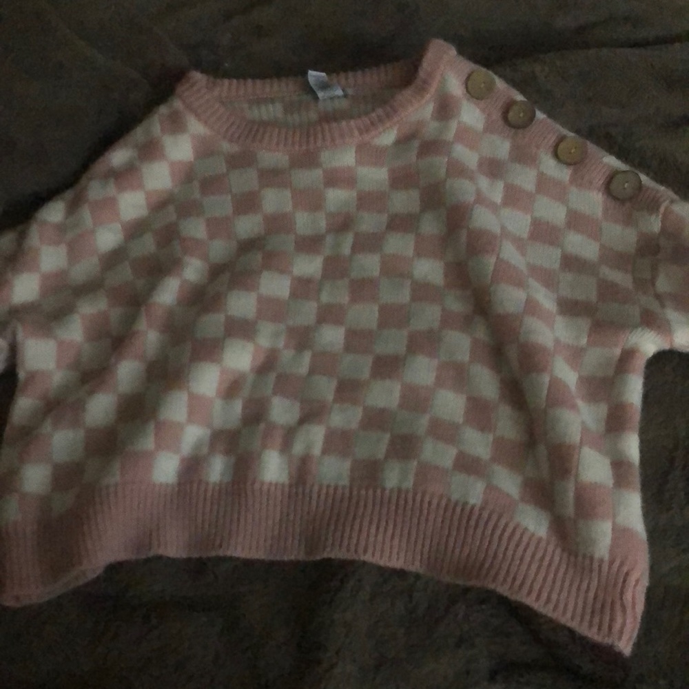 Pink/white sweater